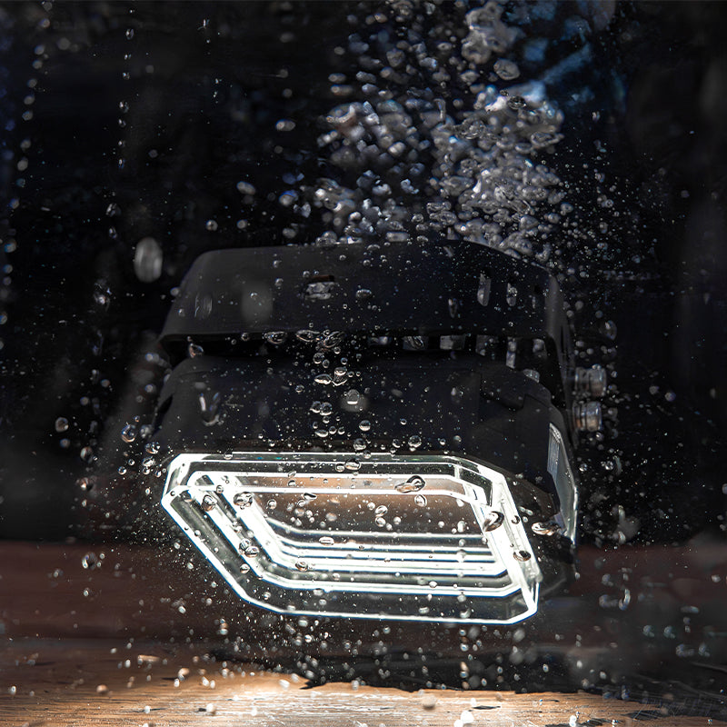 SUPAREE HYPER 5 LED pod light with white backlighting under water spray.