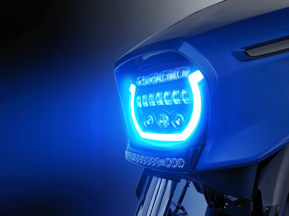 2023+ Harley Street Glide with a 7″ LED headlight featuring blue breathing light and matching visor