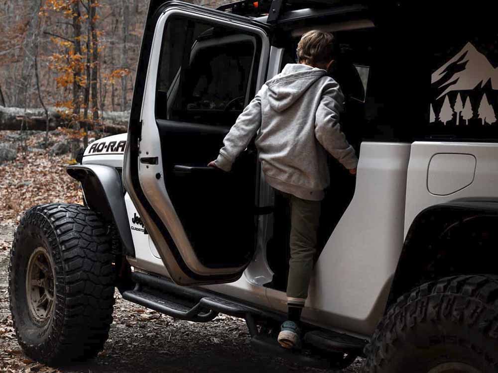 Easily entry for kids and seniors