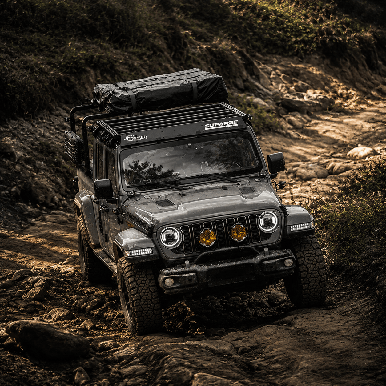 Jeep Gladiator overland bed rack supporting a compatible rooftop tent