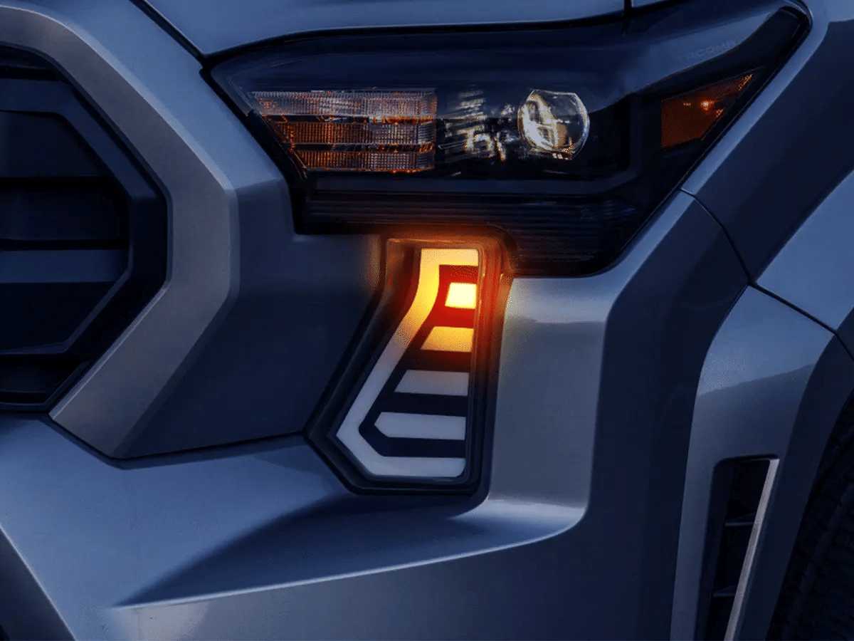 Sequential Turn Signal with Stacked Light Animation